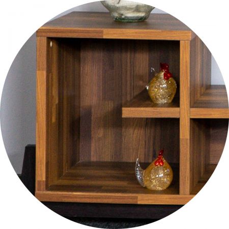 La partición central, otro mundo. Coloca objetos pequeños aquí para que sea más fácil verlos.